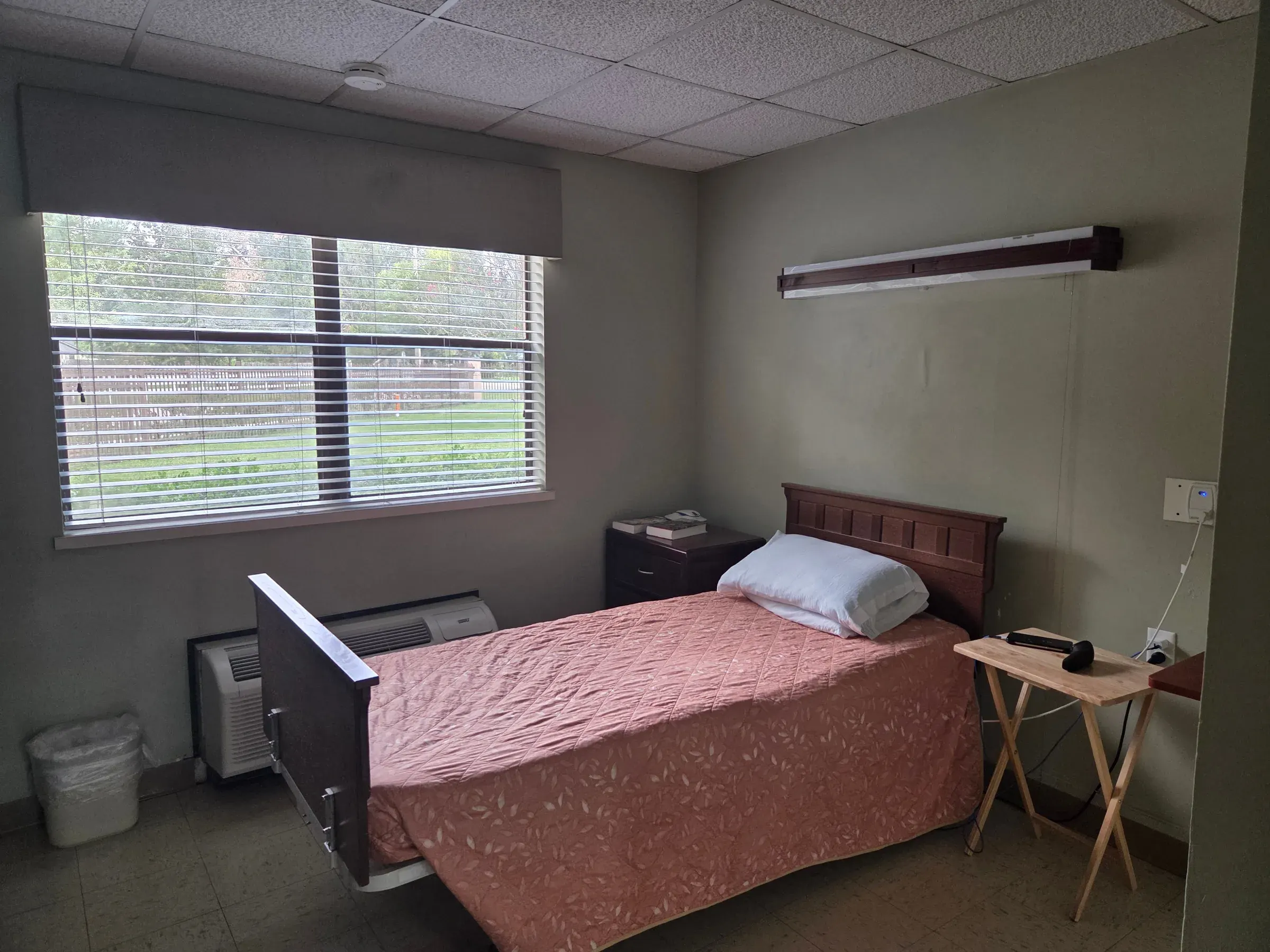 A resident room at Vivo Healthcare Taylor, bed made under the window